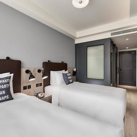 Moxy Taichung Hotel Exterior photo