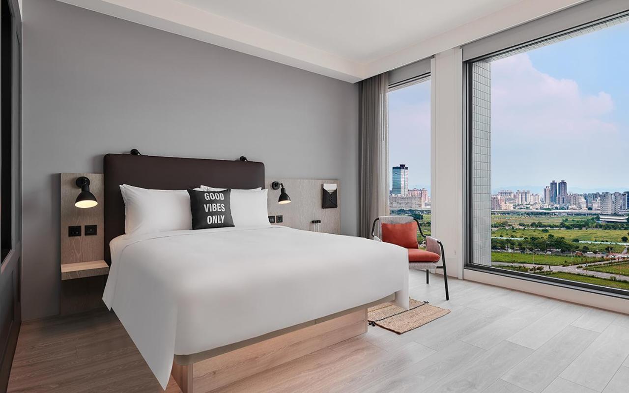 Moxy Taichung Hotel Exterior photo