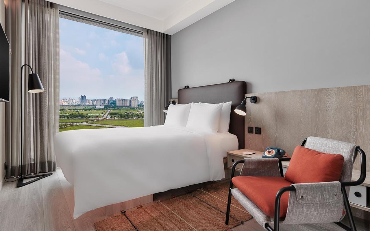 Moxy Taichung Hotel Exterior photo