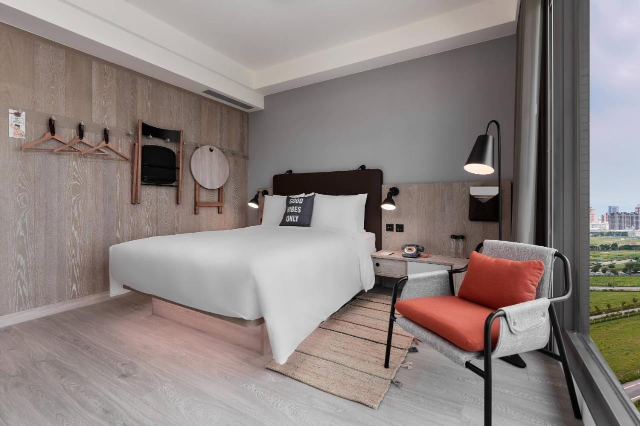 Moxy Taichung Hotel Exterior photo